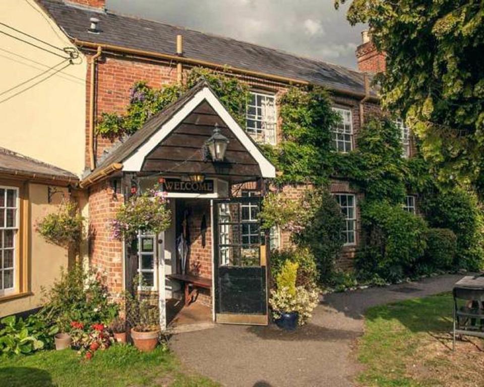 The Compasses Inn Fordingbridge Exterior photo