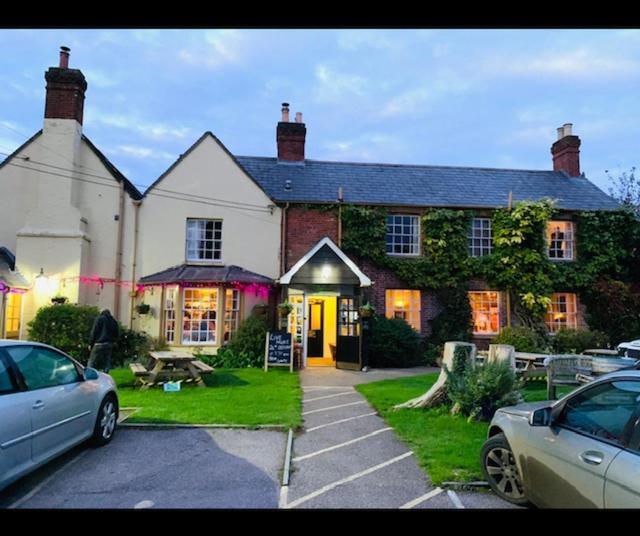 The Compasses Inn Fordingbridge Exterior photo